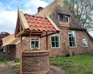 Traditionelles Bauernhaus mit Reetdach im Ferienhaus in Hellendoorn, Salland, Overijssel.