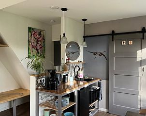 Moderne keuken in Vakantiehuis in Kalenberg, Overijssel, met stijlvolle inrichting en praktische voorzieningen.