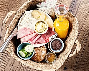Heerlijke ontbijtmand in Vakantiehuisje Kalenberg, perfect voor een ontspannen ochtend.