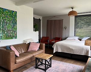 Comfortabele zithoek in Vakantiehuisje in Kalenberg, ideaal voor ontspanning.