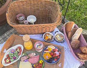 Heerlijk ontbijt in de tuin van Huisje in Arnemuiden, bed and breakfast in Walcheren.