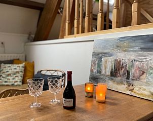 Gezellige sfeer met kaarsen in Huisje in Arnemuiden, vakantiehuis in Walcheren, Zeeland.