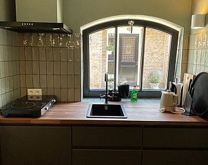 Stijlvolle kitchenette in Huisje in Nieuwkoop, een bed and breakfast in het Groene Hart van Zuid-Holland.