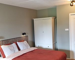 Comfortabele slaapkamer in DE DIJK bed and breakfast, Zuid-Holland met moderne inrichting.